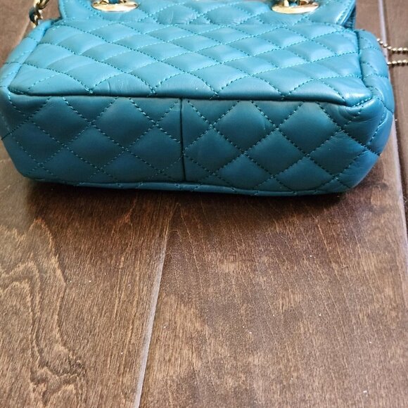 GUESS Quilted Green Leather Shoulder Bag - Picture 13 of 16
